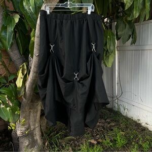 Hot Topic Black D-Ring Clasp Midi Skirt.